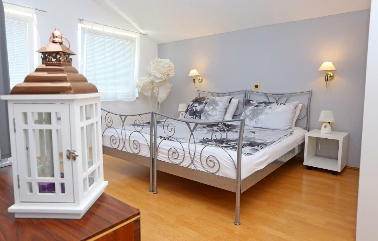 Studio Apartment Grey Split Exterior foto